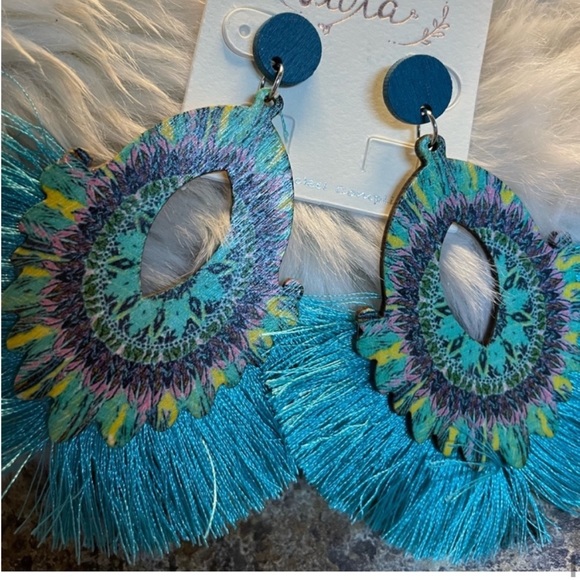 NWT statement, peacock inspired fashion earrings - Picture 9 of 10